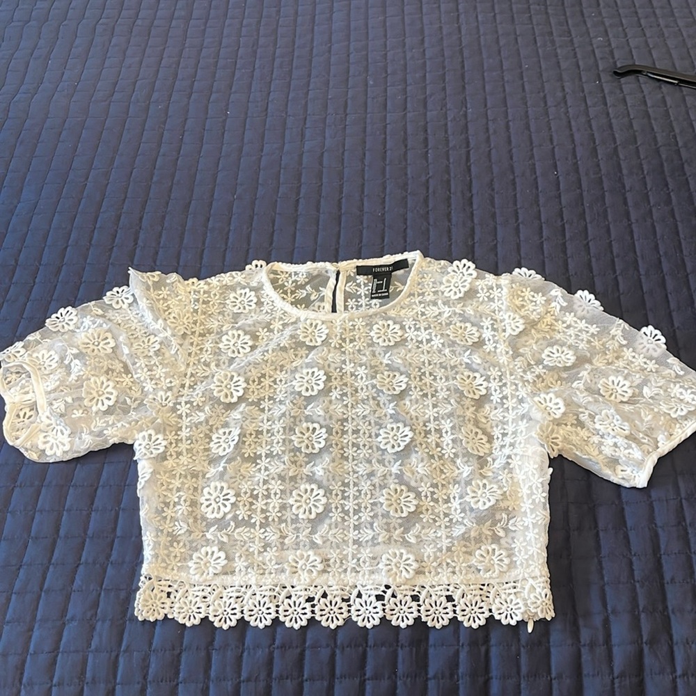 White flower short sleeve crop top. Never worn